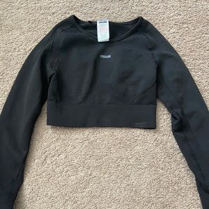 Small gym shark long sleeve crop top